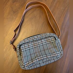 Thirty-One All Zipped Up Crossbody Purse Plaid About You Weave Neutral Bag